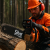 Lumberjack przy pracy z piłą łańcuchową.png